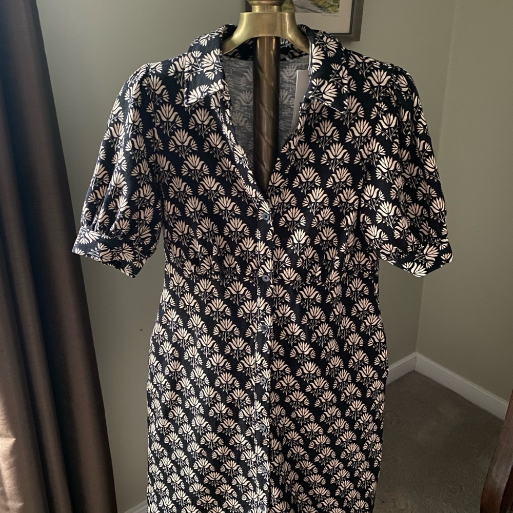 Button down mini shirt dress with pockets!